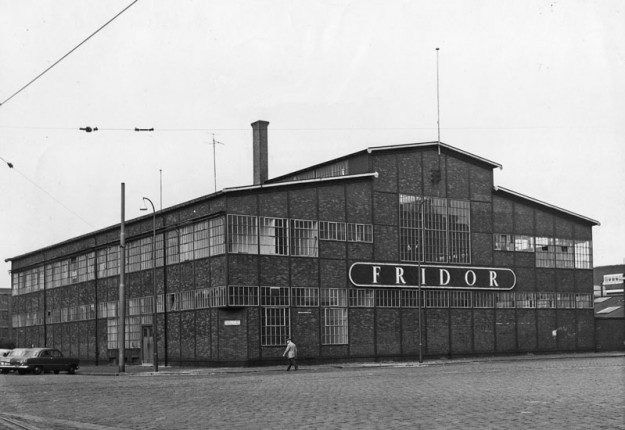 Fridor, naaimachinefabriek, Leeghwaterplein 27, jaren 50