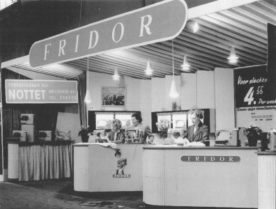 Fridor, naaimachinefabriek, Leeghwaterplein 27, ca. 1952