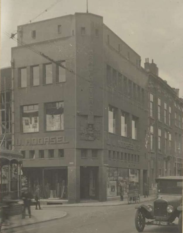 J. van Moorsel & Zn, stoffenhndel, Riviervismarkt, ca. 1921