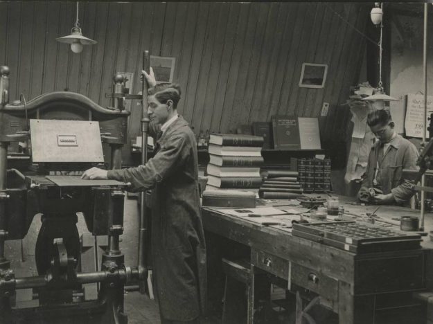 G. Molier, boekbinders en linieerders, Prinsegracht 16, jaren 50