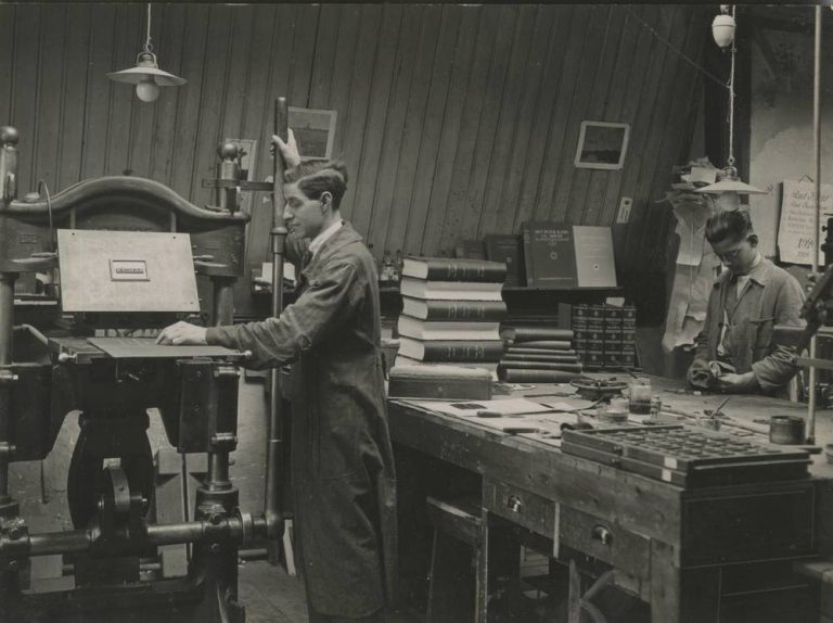 G. Molier, boekbinders en linieerders, Prinsegracht 16, jaren 50