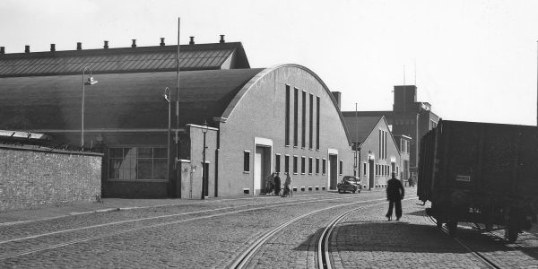 RAC-hallen aan de Eerste van der Kunstraat, 1952