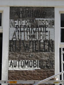 Van Osselen, rijwielen en auto's, Kazernestraat, Nieuwe Schoolstraat, 2013