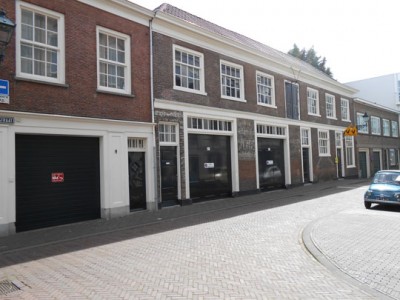 Van Osselen, rijwielen en auto's, Kazernestraat, Nieuwe Schoolstraat, 2013