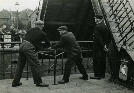 Leeghwaterbrug, Leeghwaterplein, 1945