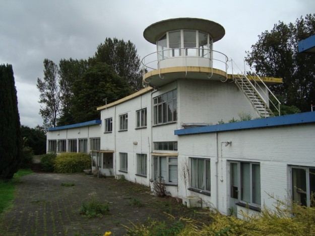 Vliegveld Ypenburg, stationsgebouw, ca. 2010