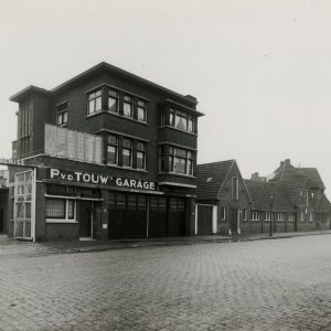 Piet van der Touw & Zonen, vleestransport, Slachthuiskade 20, 1954